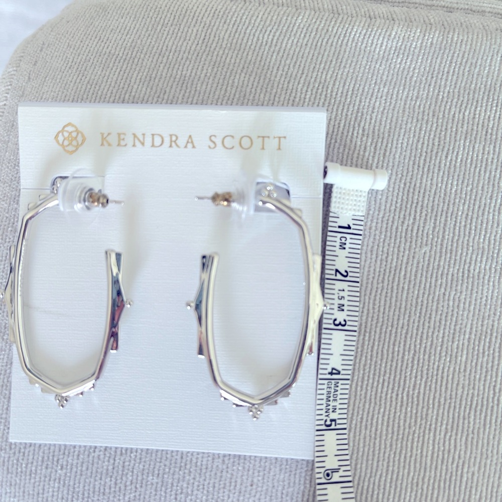 NWT Kendra Scott Silver Baroque Earrings - Picture 4 of 4